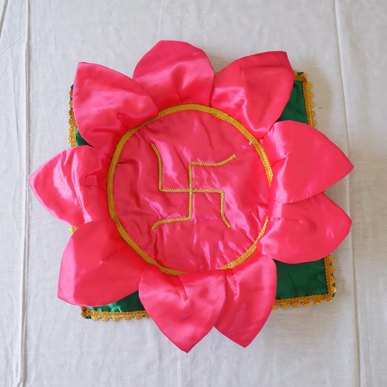 Handcrafted Paithani Kamal Aasan — made by Hirakani Foundation artisans, Nashik