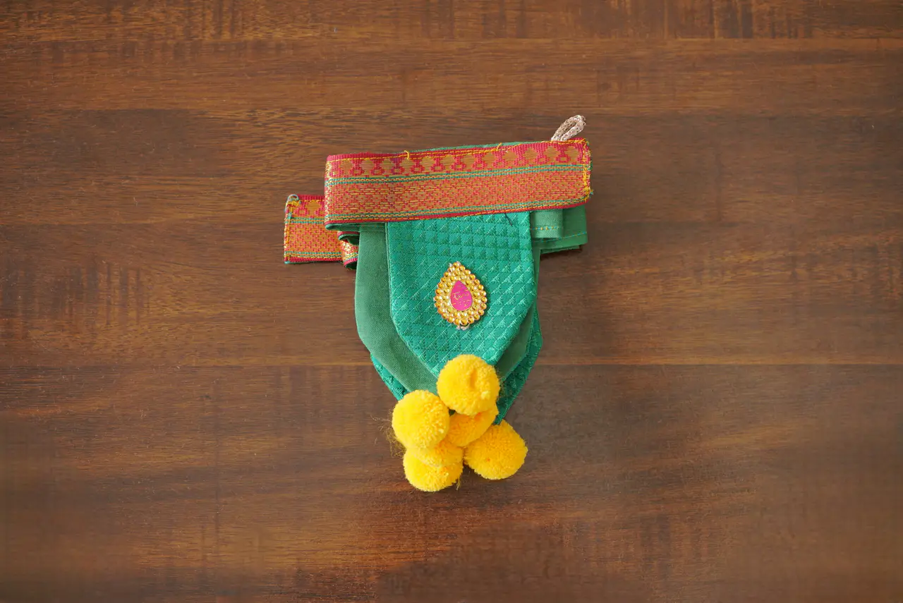 Handcrafted Paithani Green Dev Ghar Toran thumbnail 3