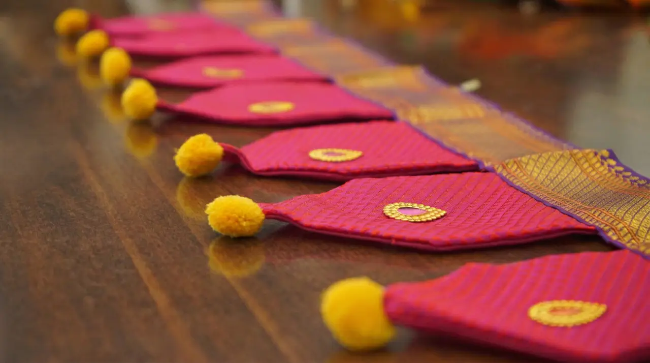 Handcrafted Paithani Pink Door Toran thumbnail 2
