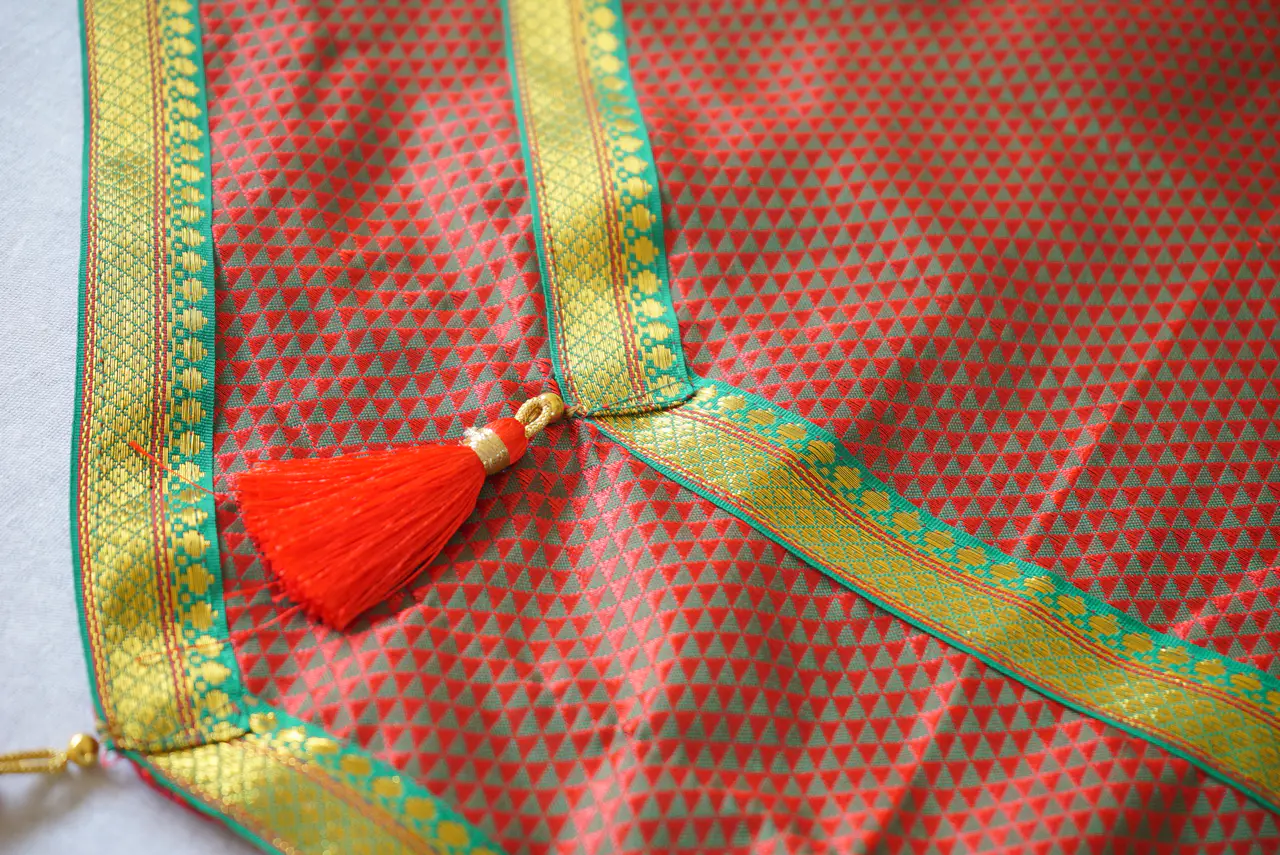 Handcrafted Paithani Brown Green Beeds Backdrop thumbnail 3