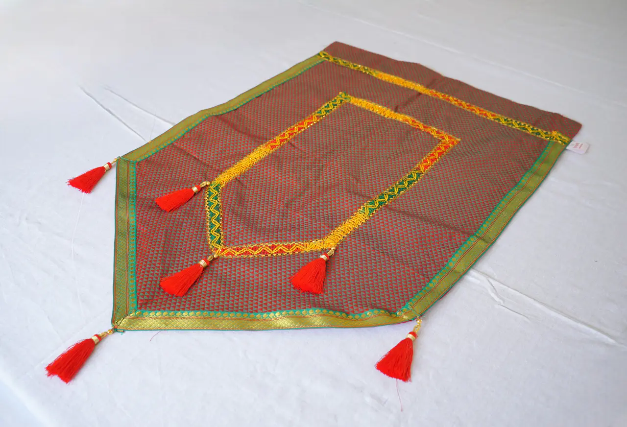 Handcrafted Paithani Brown Green Backdrop thumbnail 2