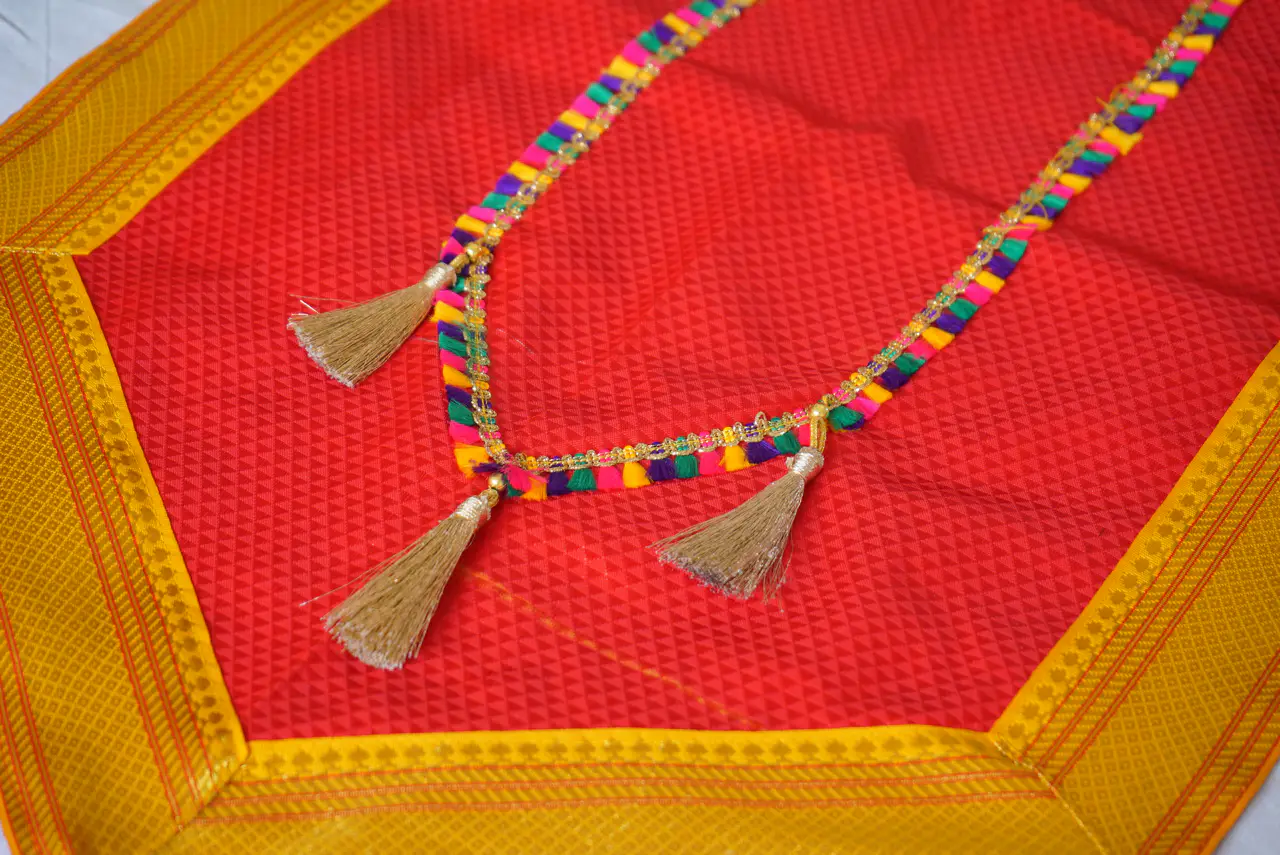 Handcrafted Paithani Red Thick Border Backdrop thumbnail 2