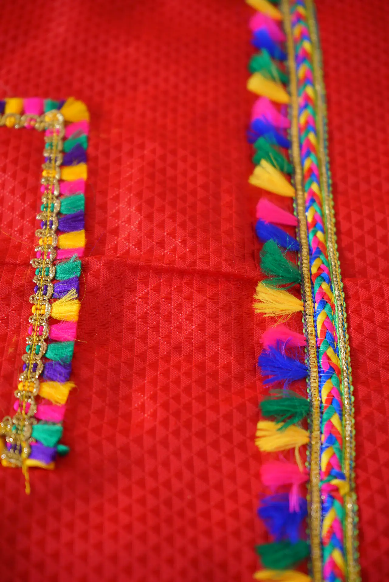 Handcrafted Paithani Red Thick Border Backdrop thumbnail 4