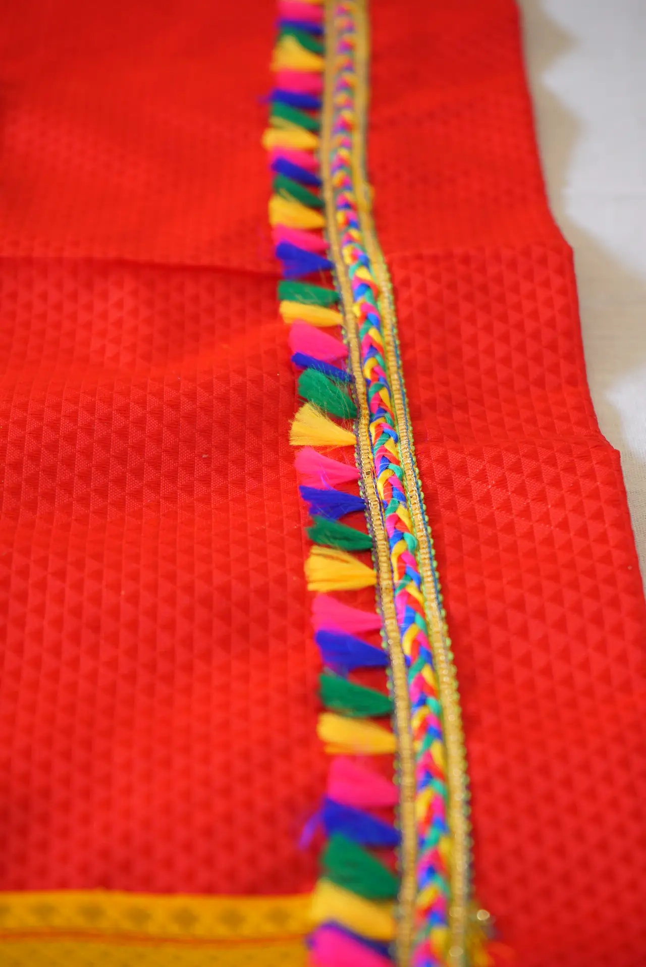 Handcrafted Paithani Red Thin Border Backdrop thumbnail 4